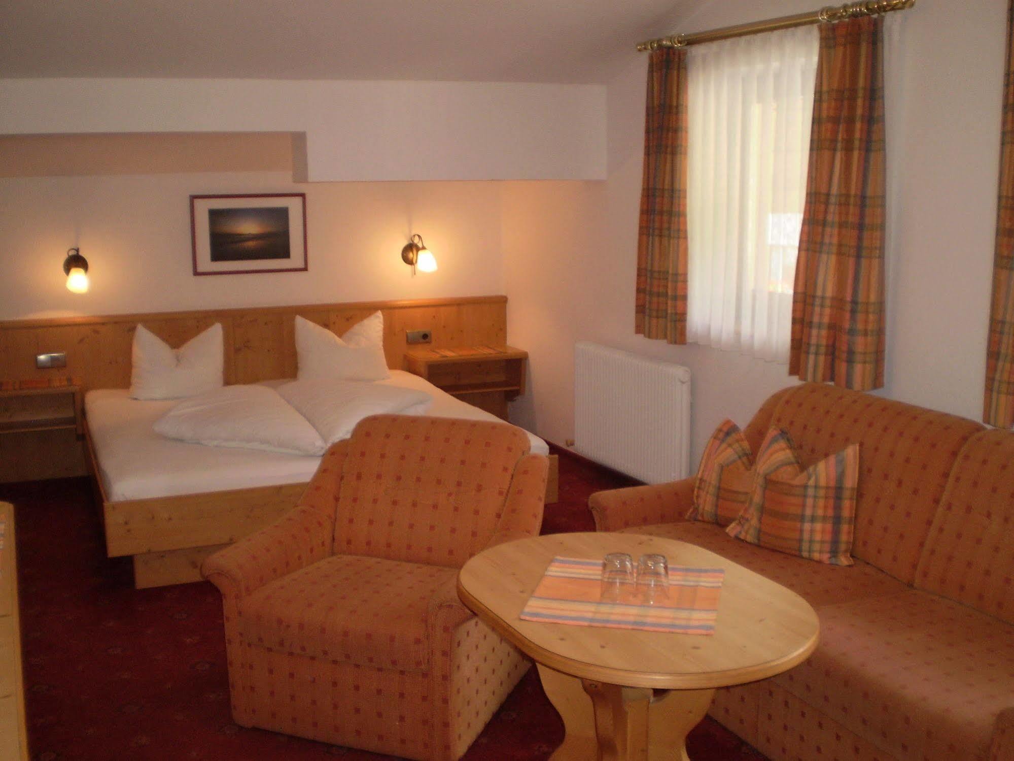 Apart Hotel Garni Strasser Zell am Ziller Esterno foto