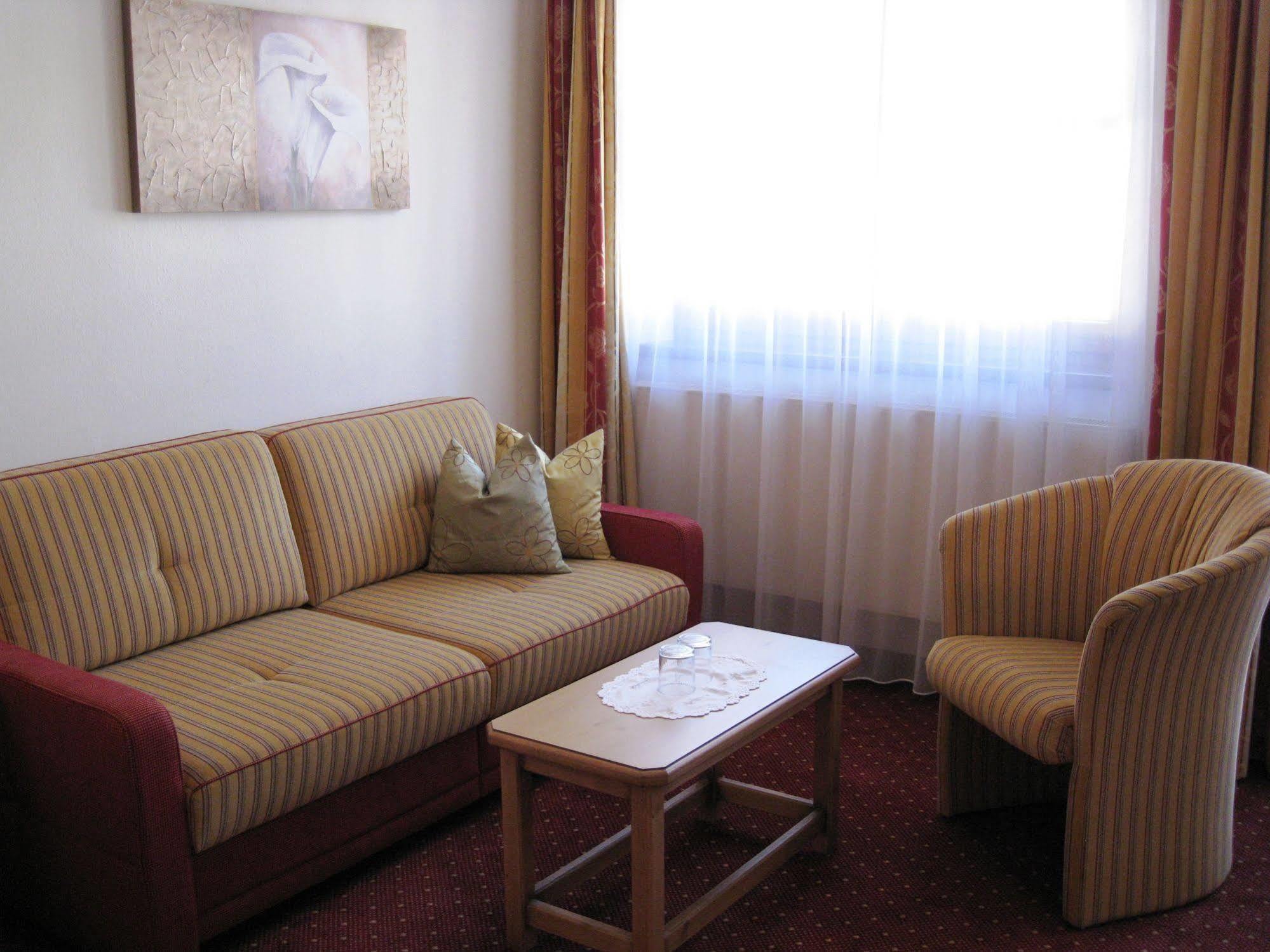 Apart Hotel Garni Strasser Zell am Ziller Esterno foto