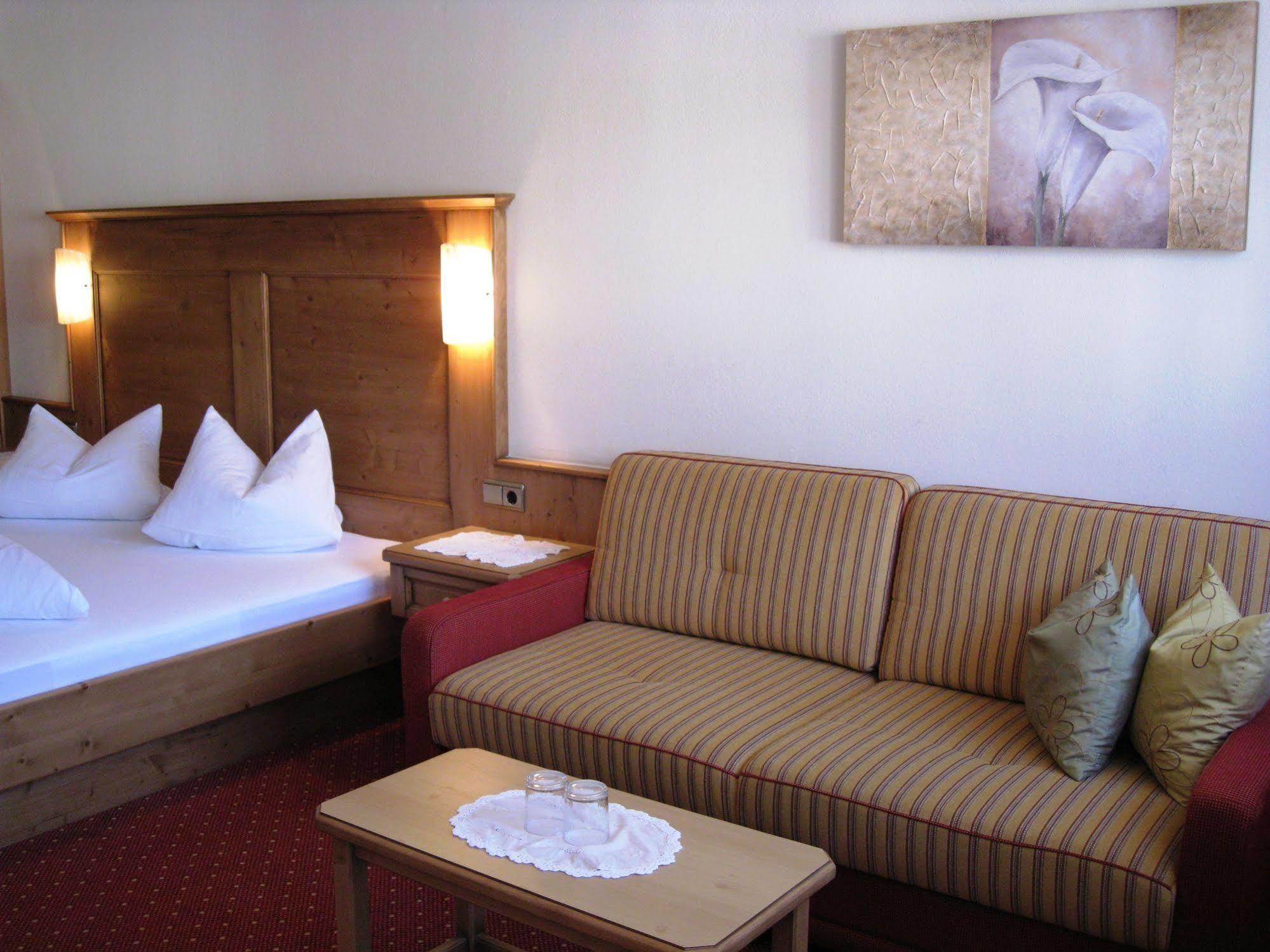 Apart Hotel Garni Strasser Zell am Ziller Esterno foto