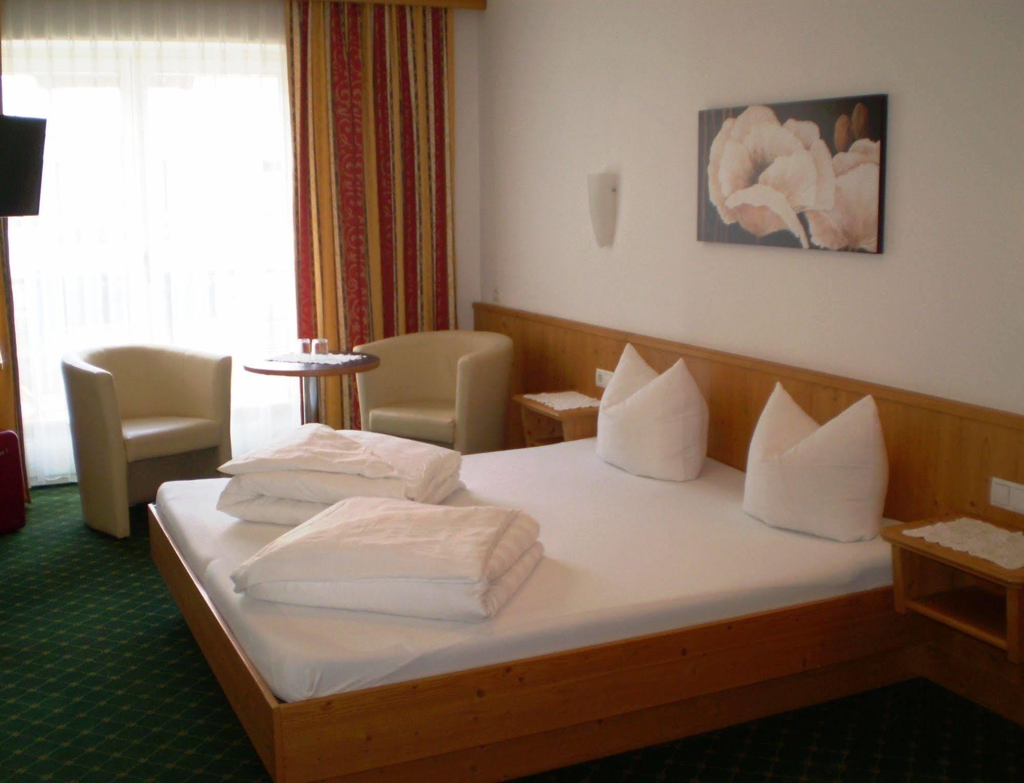 Apart Hotel Garni Strasser Zell am Ziller Esterno foto